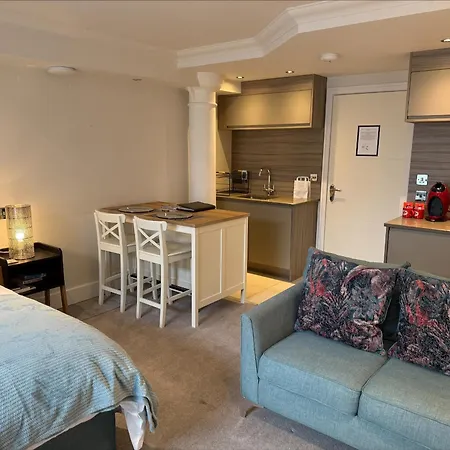 Staycation At 1 Cocoa With Free Parking Lägenhet York