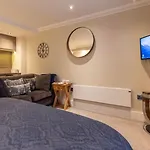 Staycation At 1 Cocoa With Free Parking 아파트